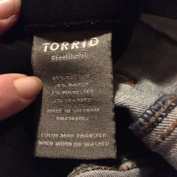 Torrid sz 24 Regular Plus size Bombshell Skinny Dark Wash Jeans - Picture 8 of 10